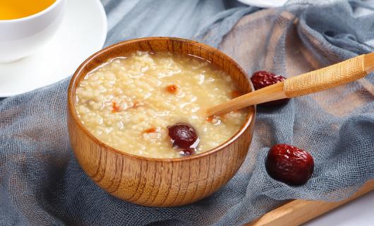 脾虚的人多吃药膳来调理,10款养胃粥的做法
