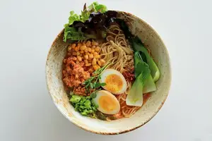 阳光下享用美味泡面,尽情味蕾大爆发! 阳光下享用美味泡面,尽情味蕾大爆发!