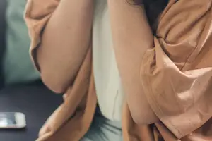 防止隆胸后悔,了解隆胸的危害 防止隆胸后悔,了解隆胸的危害