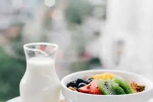 根除眉心痘痘，轻松恢复清透肌肤