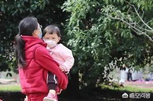 手指长小水泡是怎么回事啊？ 手指上长小水泡是什么原因？