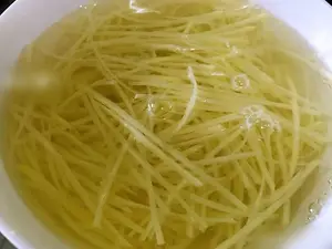 发芽的土豆怎么处理才可以吃？ 土豆发芽怎么处理才能食用？