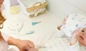 怎样给宝宝换尿布？ 怎样给婴儿换尿布？
