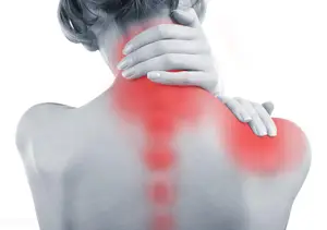 肩膀疼痛，你以为只是过于劳累？这4种病都可引起，尽快排查一下