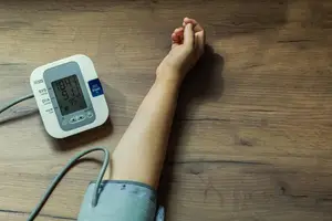 感觉太阳穴疼可能是什么原因？吃什么药可以治疗呢？