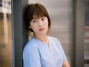 “瓷肌”美人宋慧乔都去结婚了 你却还在和毛孔做斗争