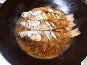 中秋买海鱼，内行人喜欢这4种，刺少肉多上档次，鱼贩：这是行家