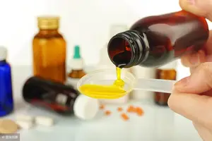 儿童化痰药氨溴索和氨溴特罗有何区别？看看医生怎么说！