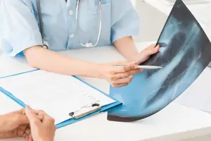 阿奇霉素能治肺炎，但治不了“新冠”，服用时还要“吃吃停停”