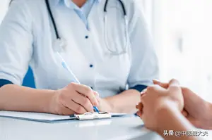 新冠阳性吃“阿莫西林”有用吗？医生：药别乱吃，当心伤肝又伤肾