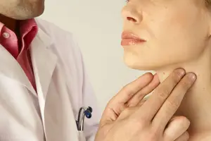 6个症状说明甲状腺异常？占一样也别硬扛，高度警惕3类甲状腺疾病