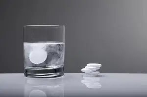 酸酸甜甜的泡腾片,能当水果糖一样含服吗? 酸酸甜甜的泡腾片,能当水果糖一样含服吗?