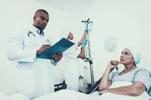 家里有老人感染了，但没有血氧仪怎么办？能用智能手表代替吗？