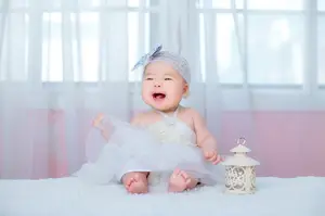 宝宝一到喝奶就哭闹？ 宝宝吃奶老哭？