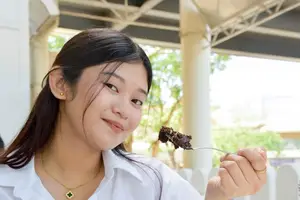 3招瘦脸神器:去咬肌,挥别双下巴! 3招瘦脸神器:去咬肌,挥别双下巴!