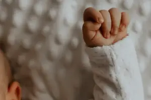 避免引产误区,守护母婴安全。 避免引产误区,守护母婴安全。
