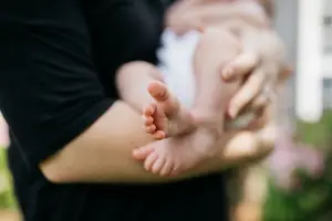 阳性妈妈,继续喂奶照顾宝宝,无忧无虑! 阳性妈妈,继续喂奶照顾宝宝,无忧无虑!