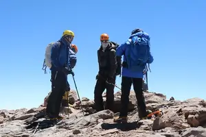 青春男孩，开启成长旅程。