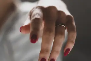 指甲切不到肉？试试这个方法！